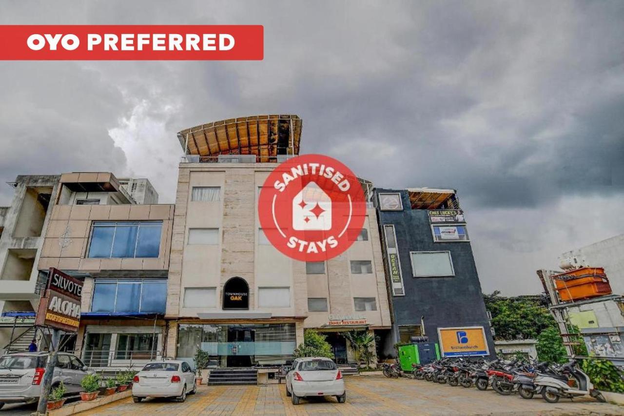 Vaccinated Staff- Townhouse Oak Hotel Silvotel อินดอร์ ภายนอก รูปภาพ