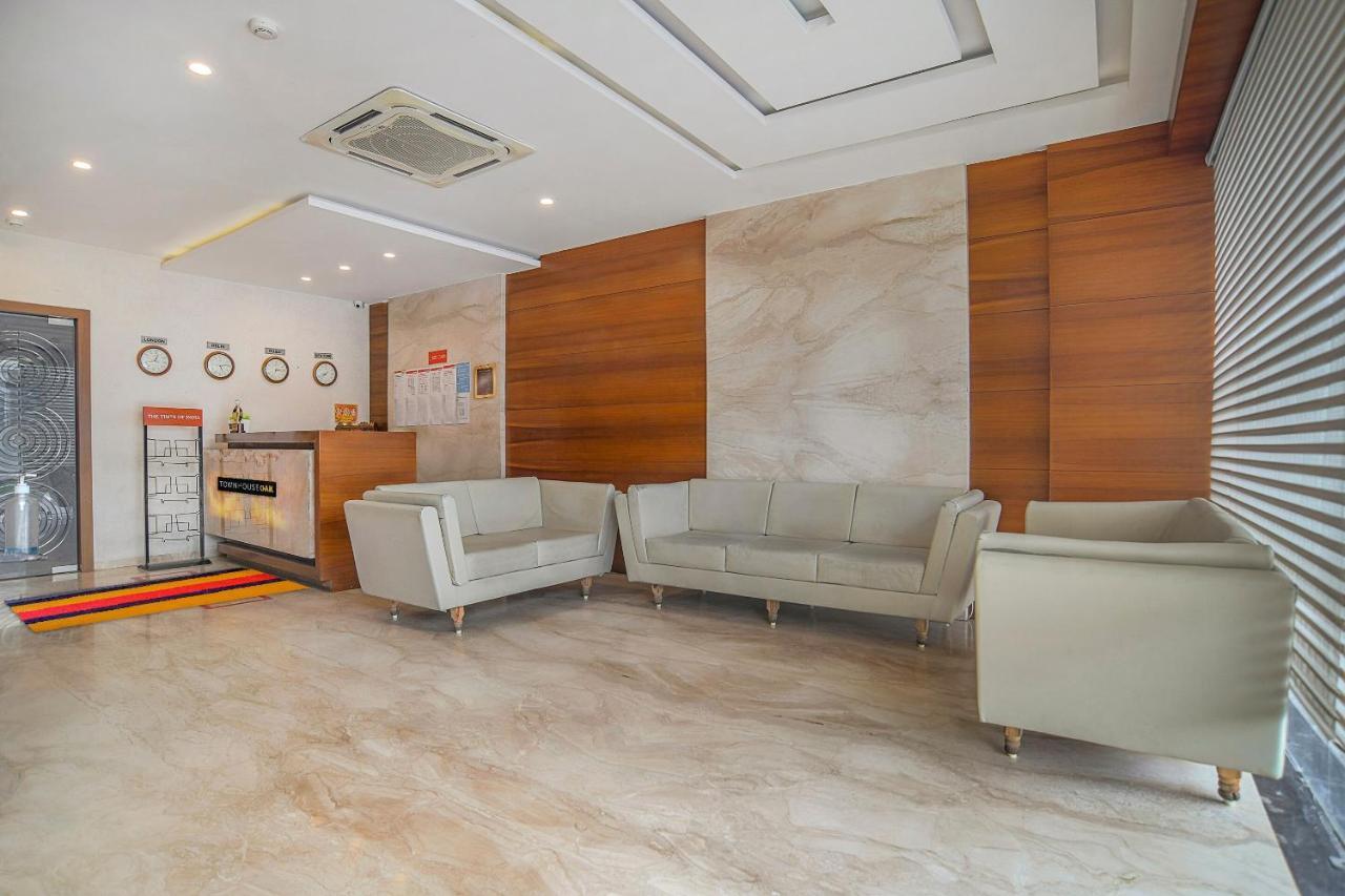 Vaccinated Staff- Townhouse Oak Hotel Silvotel อินดอร์ ภายนอก รูปภาพ