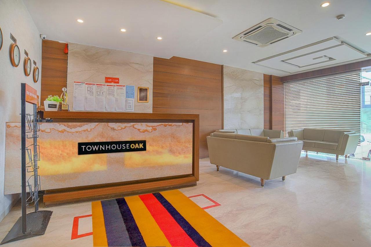 Vaccinated Staff- Townhouse Oak Hotel Silvotel อินดอร์ ภายนอก รูปภาพ