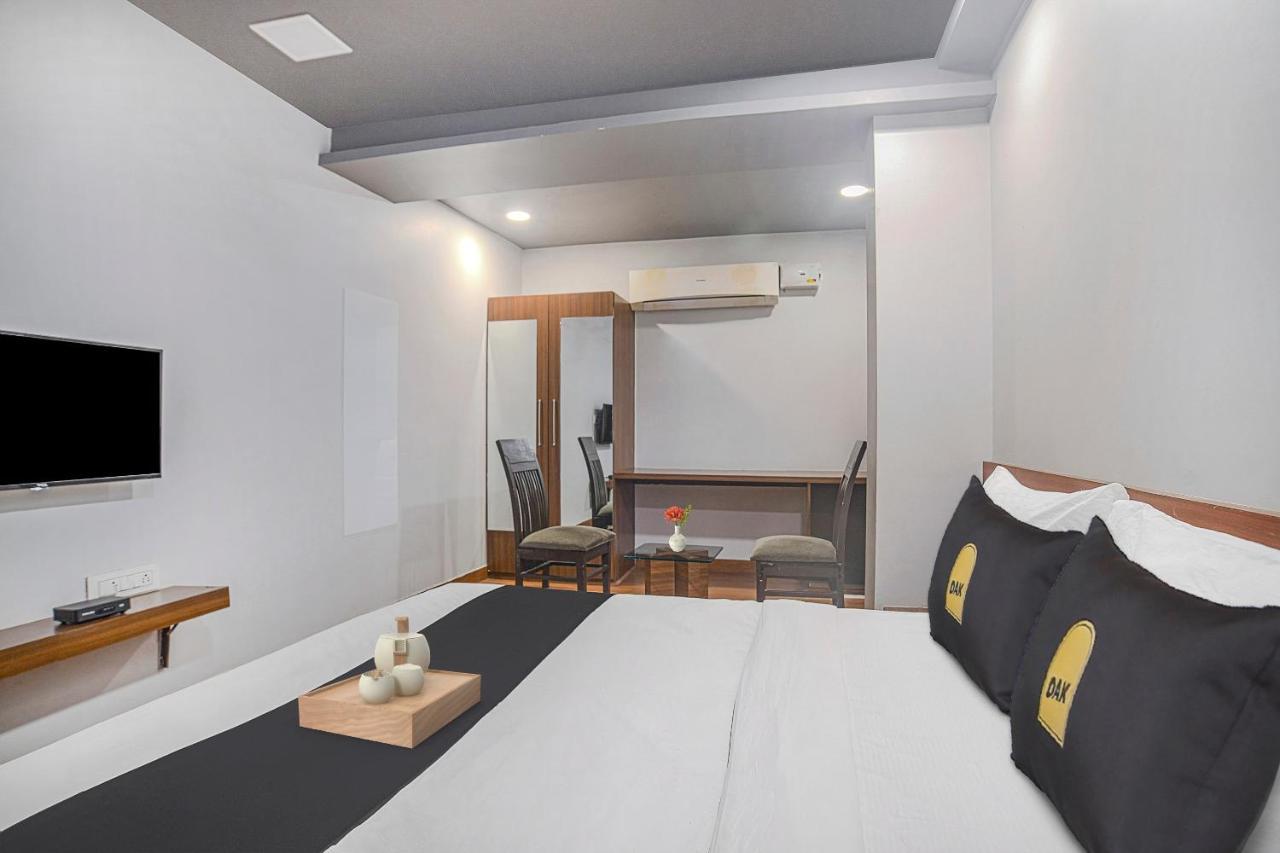 Vaccinated Staff- Townhouse Oak Hotel Silvotel อินดอร์ ภายนอก รูปภาพ