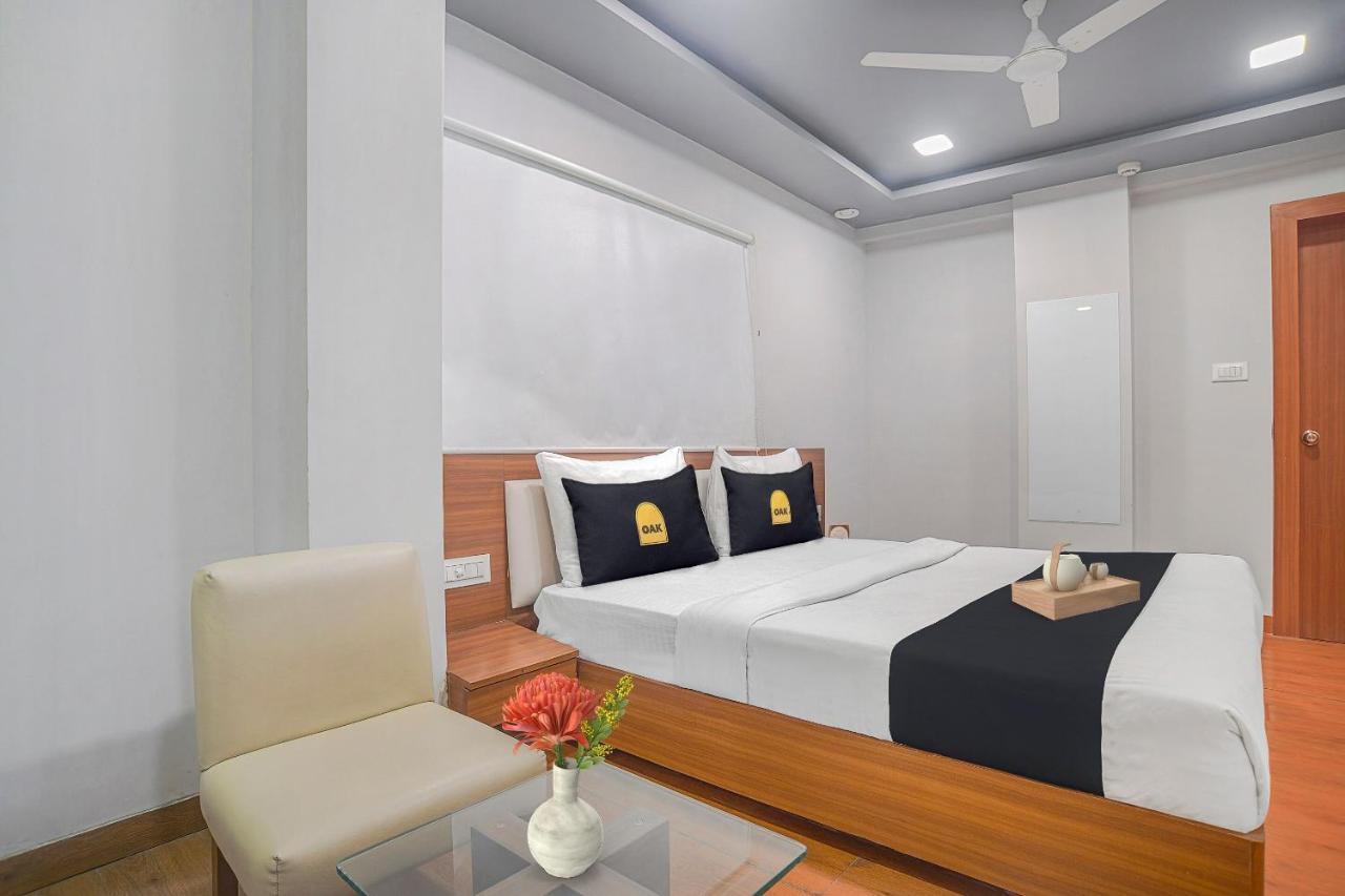 Vaccinated Staff- Townhouse Oak Hotel Silvotel อินดอร์ ภายนอก รูปภาพ