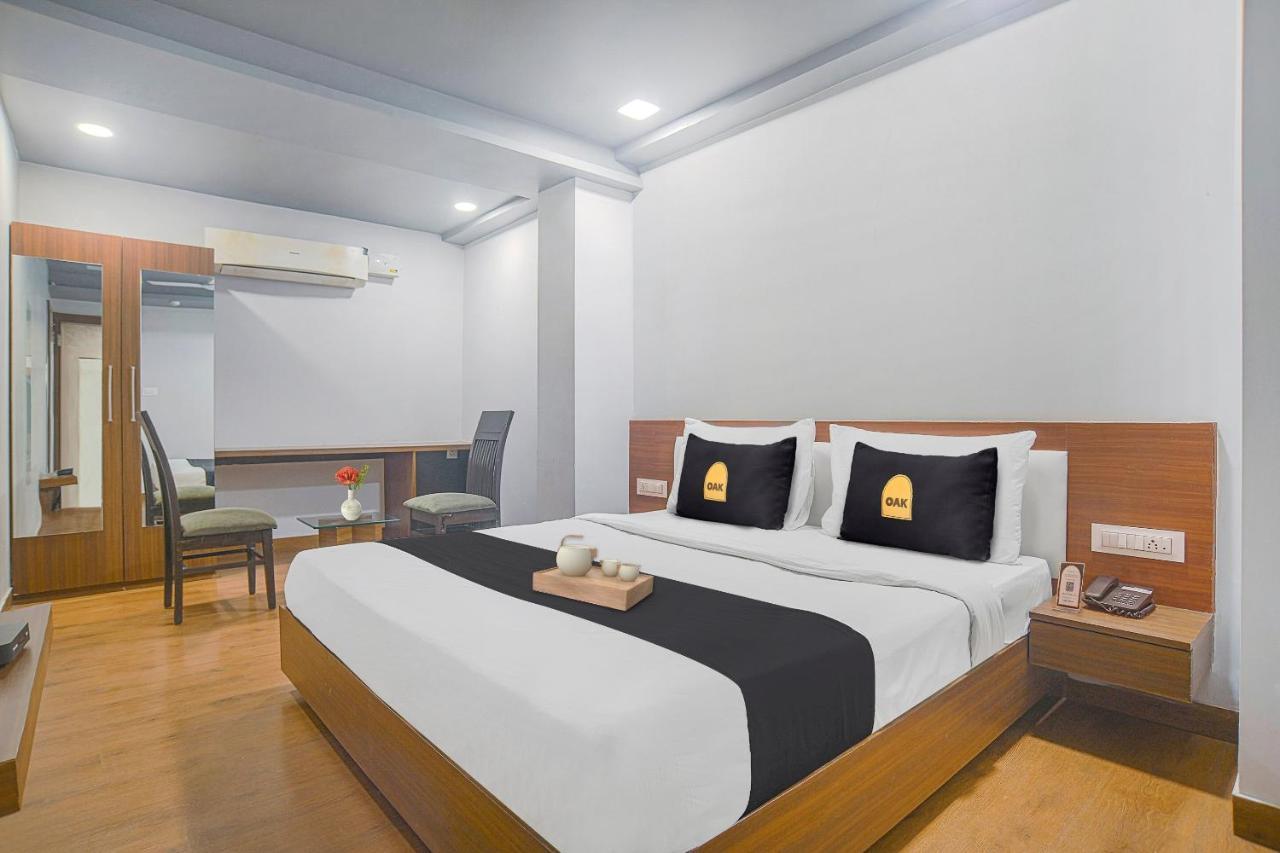 Vaccinated Staff- Townhouse Oak Hotel Silvotel อินดอร์ ภายนอก รูปภาพ