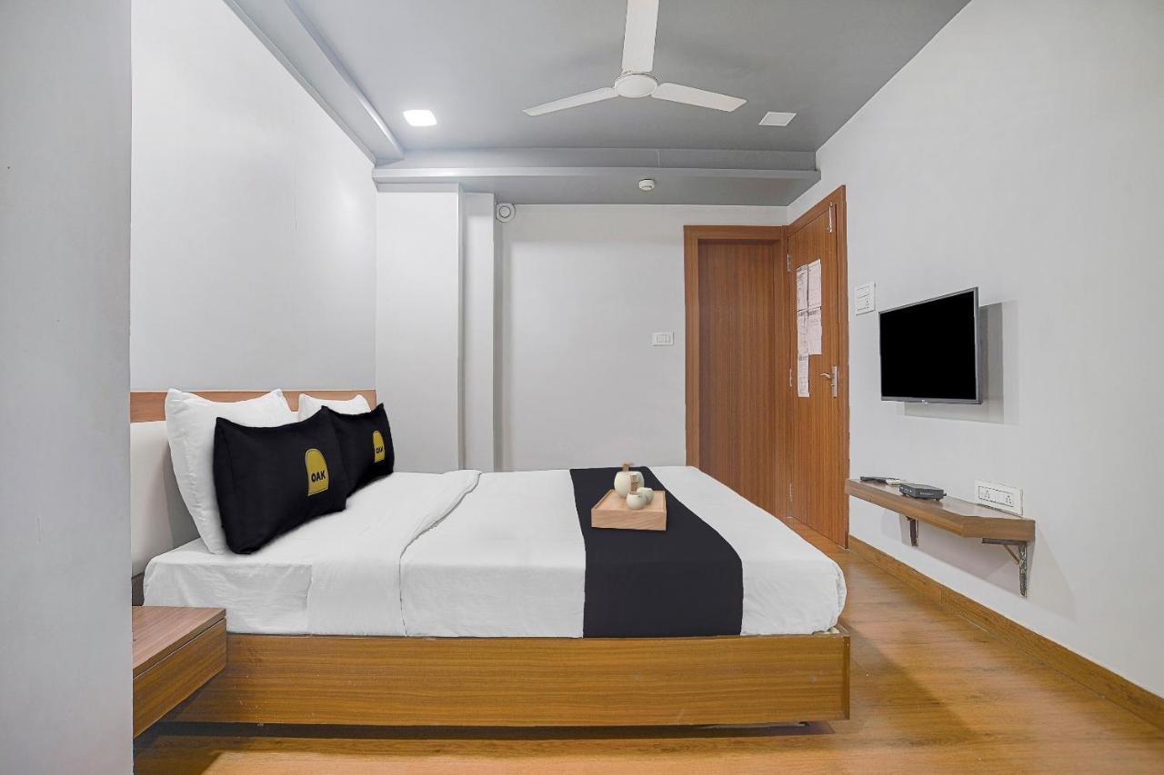 Vaccinated Staff- Townhouse Oak Hotel Silvotel อินดอร์ ภายนอก รูปภาพ
