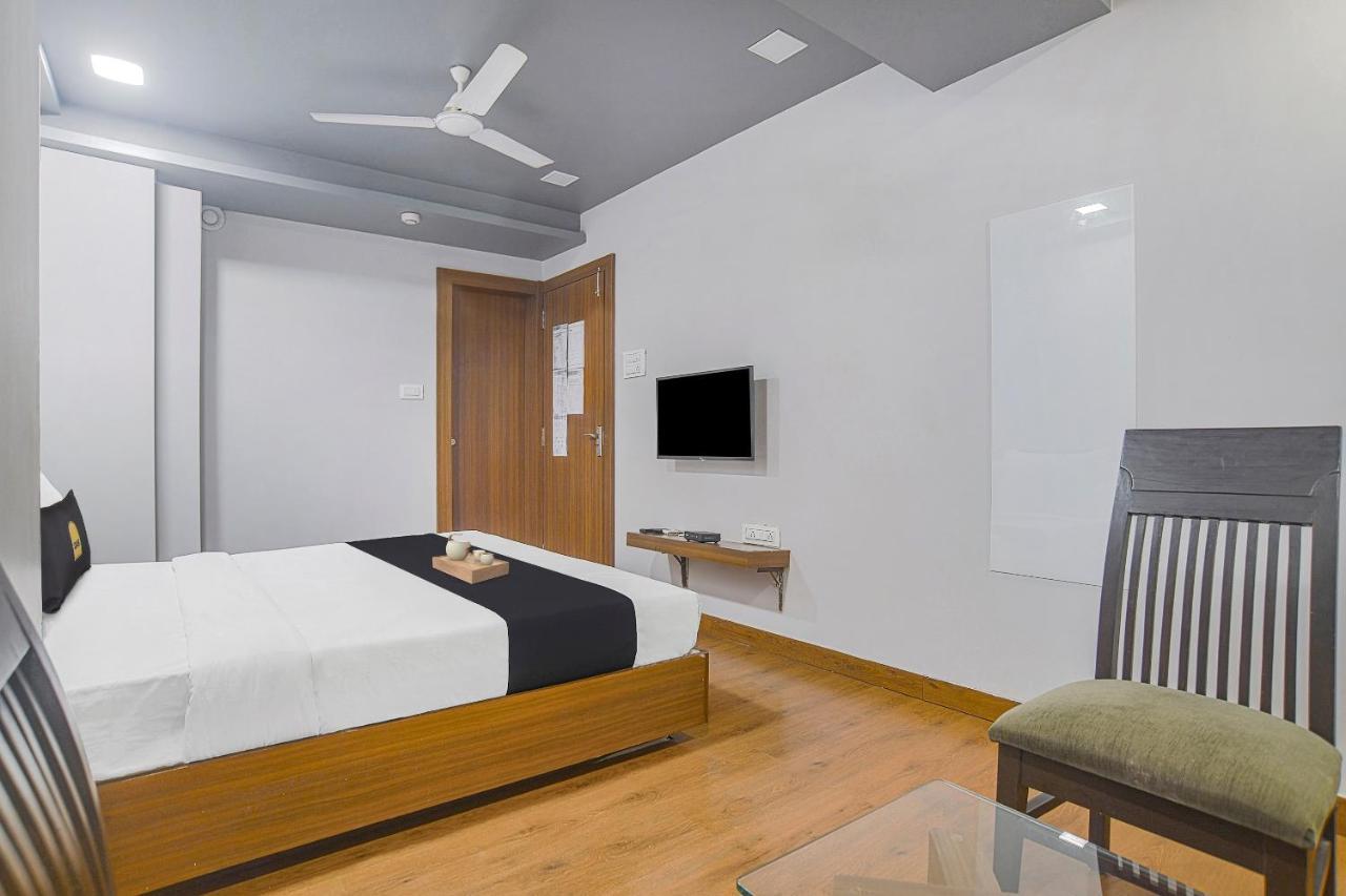 Vaccinated Staff- Townhouse Oak Hotel Silvotel อินดอร์ ภายนอก รูปภาพ