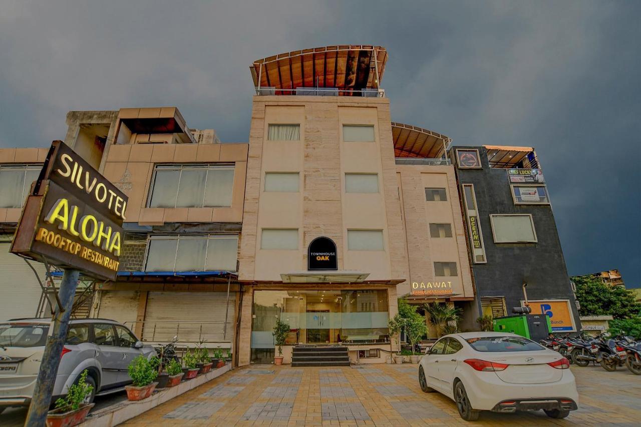 Vaccinated Staff- Townhouse Oak Hotel Silvotel อินดอร์ ภายนอก รูปภาพ
