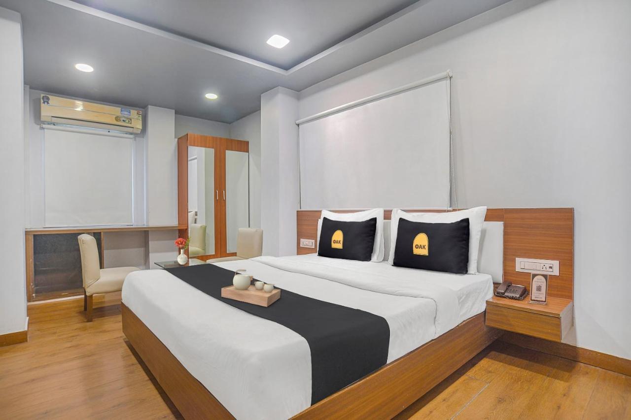 Vaccinated Staff- Townhouse Oak Hotel Silvotel อินดอร์ ภายนอก รูปภาพ