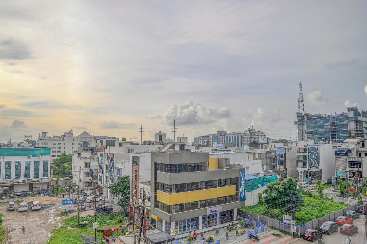 Vaccinated Staff- Townhouse Oak Hotel Silvotel อินดอร์ ภายนอก รูปภาพ