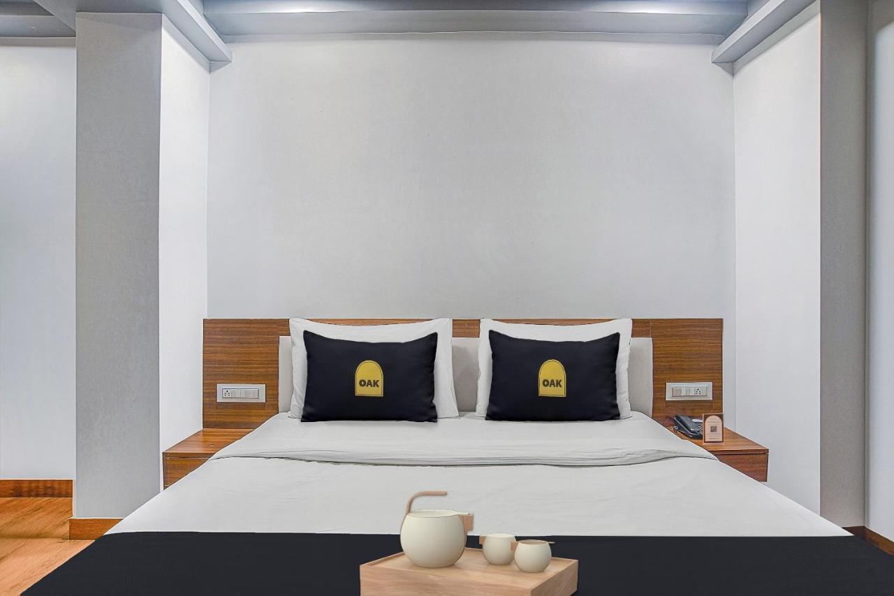 Vaccinated Staff- Townhouse Oak Hotel Silvotel อินดอร์ ภายนอก รูปภาพ