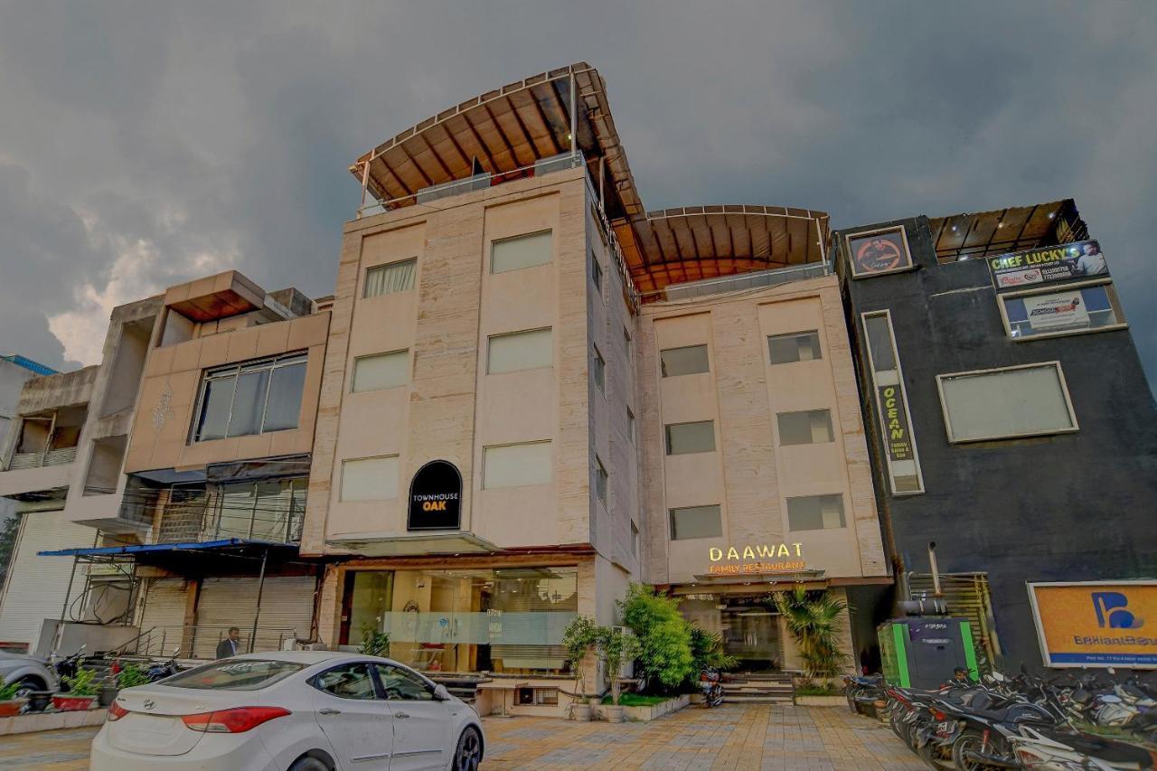 Vaccinated Staff- Townhouse Oak Hotel Silvotel อินดอร์ ภายนอก รูปภาพ